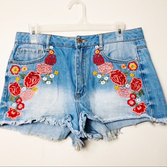 Forever 21 Pants - FOREVER 21 embroidered denim shorts
